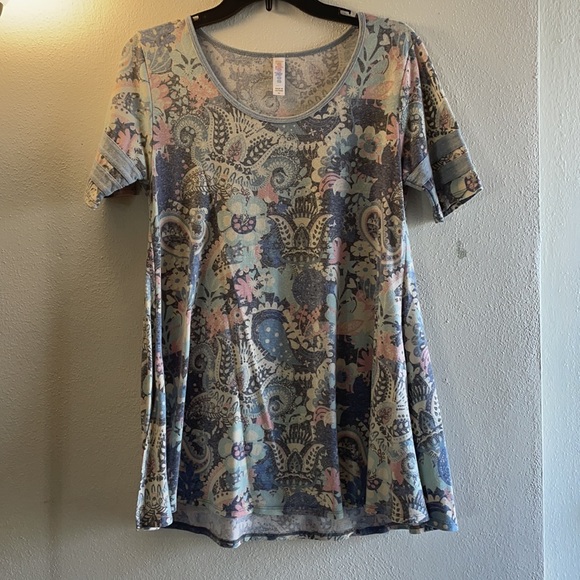 LuLaRoe XS Simply Comfortable Perfect T - Picture 10 of 17